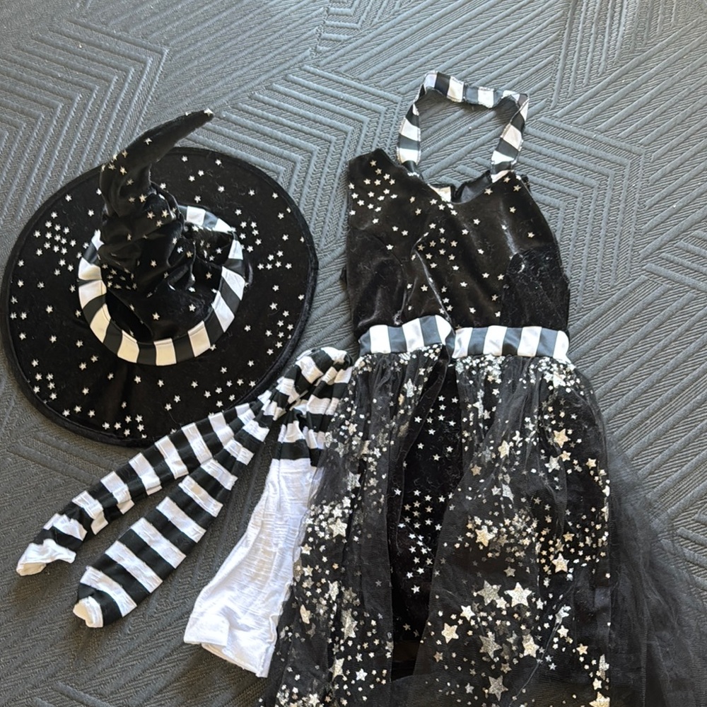 Kids 10/12 Black and White Star Witch Costume